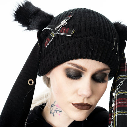Schwarze Strickmütze RINI HAT BLACK mit Hasenohren, Zierketten und Tartanmuster von Cupcake Cult