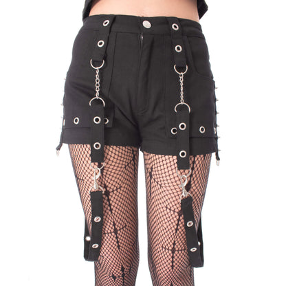 Schwarze, enge Hotpants SABLE SHORT mit Nieten und Riemen von Heartless