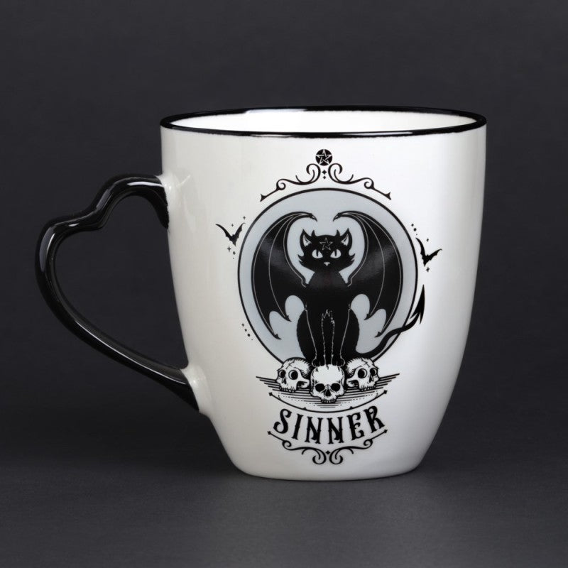 Weiße Tasse Saint/Sinner Cat Mug mit schwarzem Katzenprint und schwarzem Herzhenkel von Alchemy