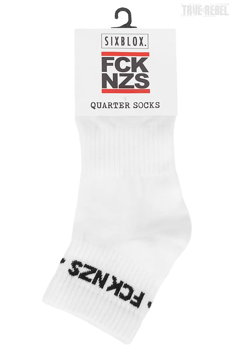 Weiße Halbstrümpfe Quarter Socks FCK NZS White mit FCK NZS Schriftzug von True Rebel