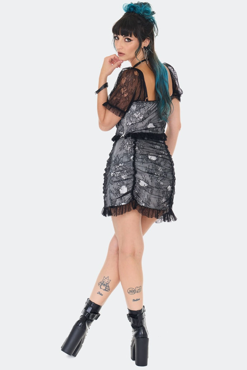 Grauer Rock Ruched Lace Skirt mit floraler Spitze von Jawbreaker