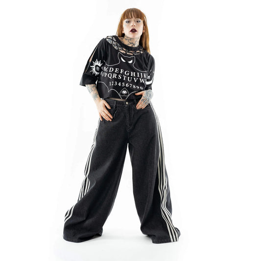 Schwarzes, bauchfreies Oberteil SPIRIT BAT TOP im Allover-Ouijadesign von Heartless