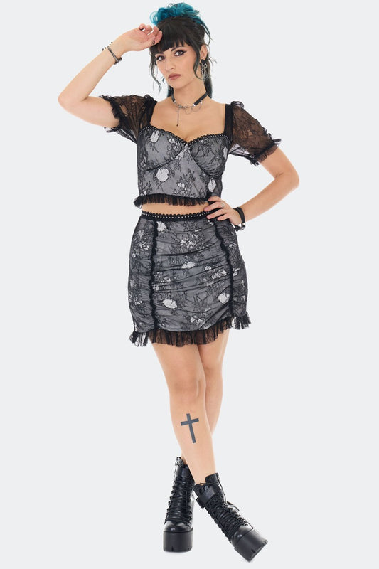 Graues Oberteil Puff Sleeves Lace Crop Top mit floraler Spitze von Jawbreaker