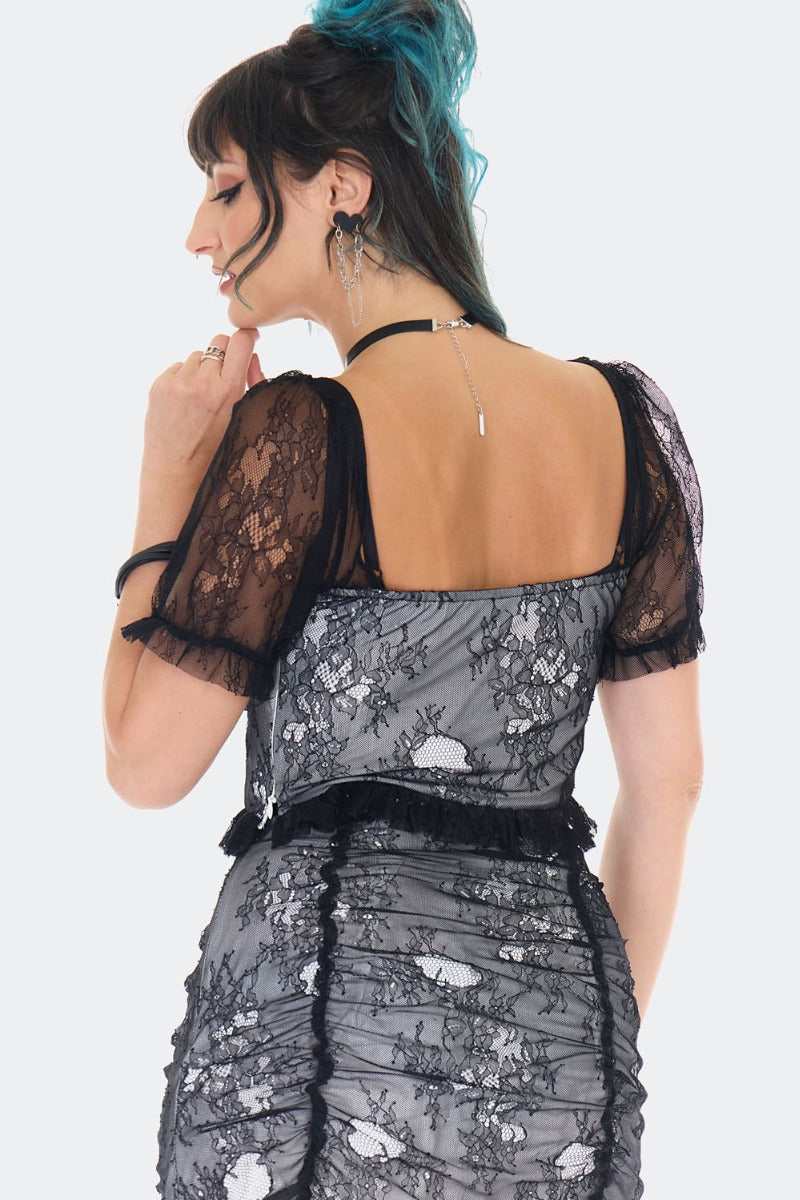 Graues Oberteil Puff Sleeves Lace Crop Top mit floraler Spitze von Jawbreaker