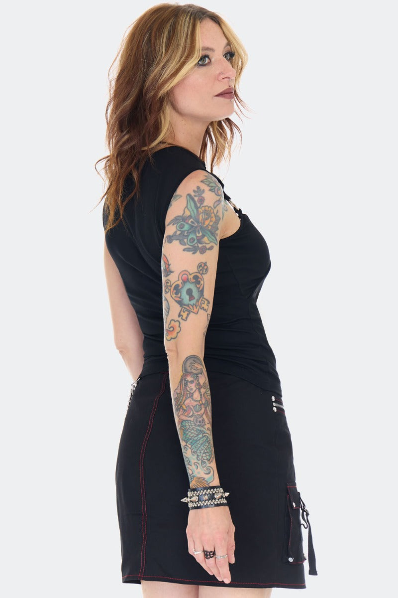 Schwarzes Oberteil Jersey Vest Top mit großem Ausschnitt und O-Ringen von Jawbreaker