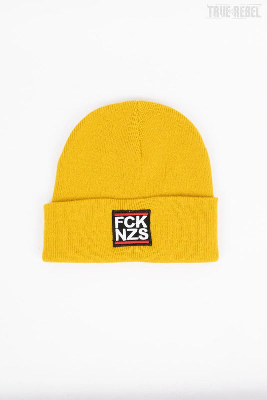 Gelbes Beanie FCK NZS Mustard mit FCK NZS Schriftzug von True Rebel