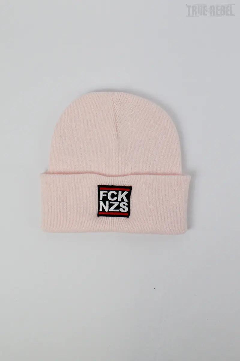 Rosanes Beanie FCK NZS Pastel Pink mit FCK NZS Schriftzug von True Rebel