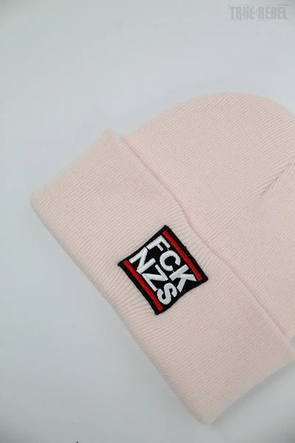 Rosanes Beanie FCK NZS Pastel Pink mit FCK NZS Schriftzug von True Rebel