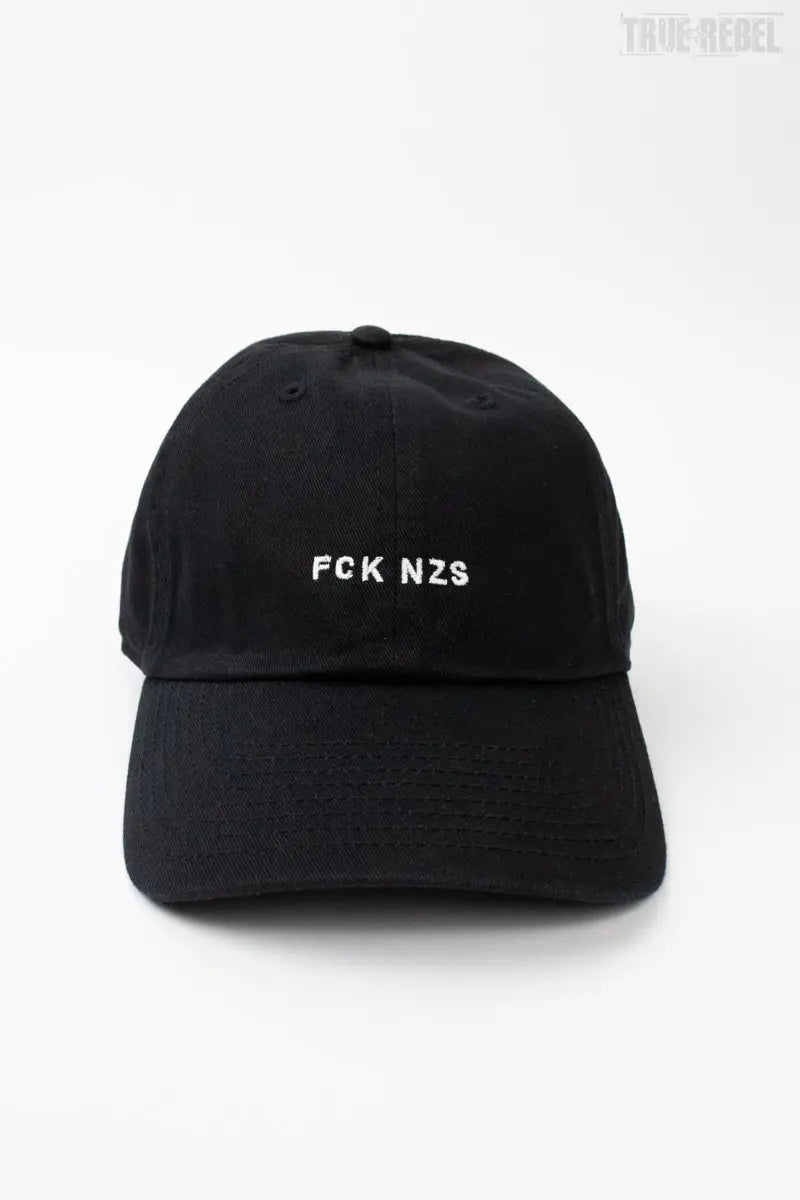Schwarze Kappe FCK NZS Cap mit kleiner, weißer Stickerei von True Rebel