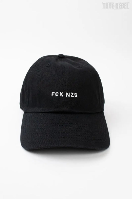 Schwarze Kappe FCK NZS Cap mit kleiner, weißer Stickerei von True Rebel
