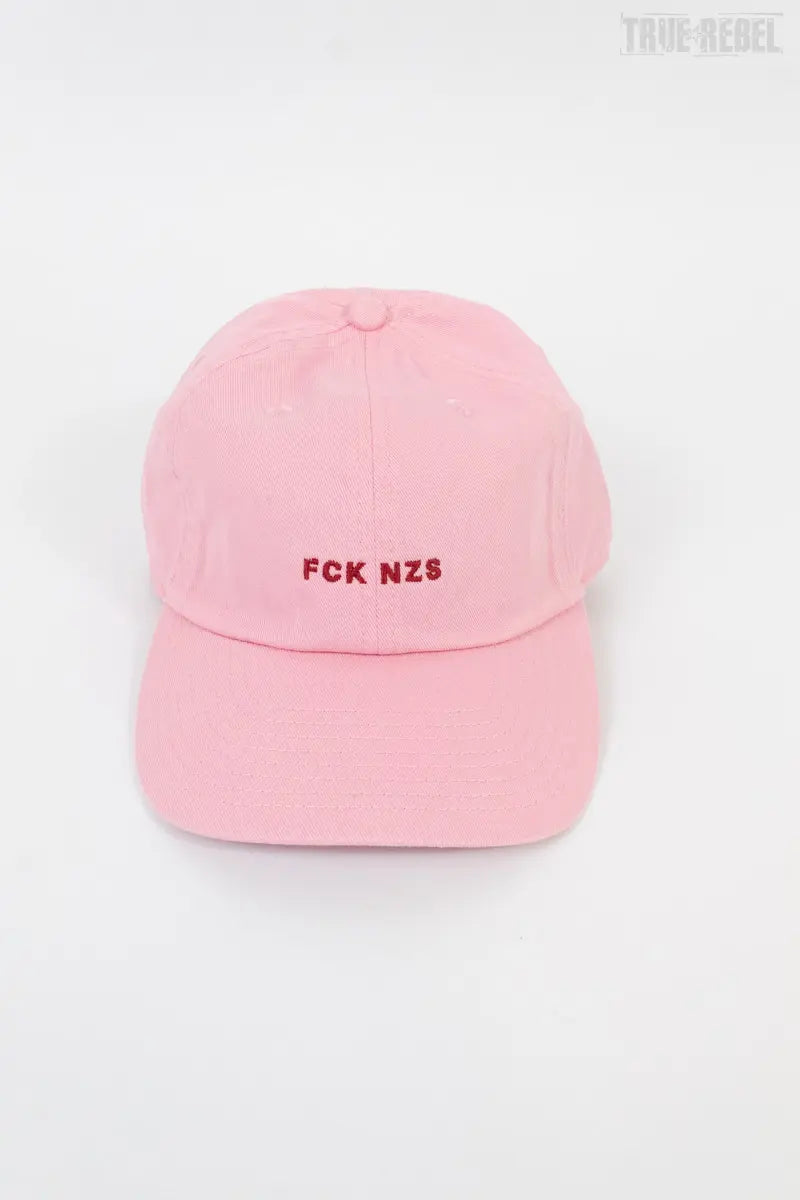 Rosafarbene Kappe FCK NZS Cap Pink mit kleiner, roter Stickerei von True Rebel