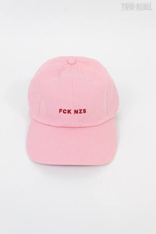 Rosafarbene Kappe FCK NZS Cap Pink mit kleiner, roter Stickerei von True Rebel