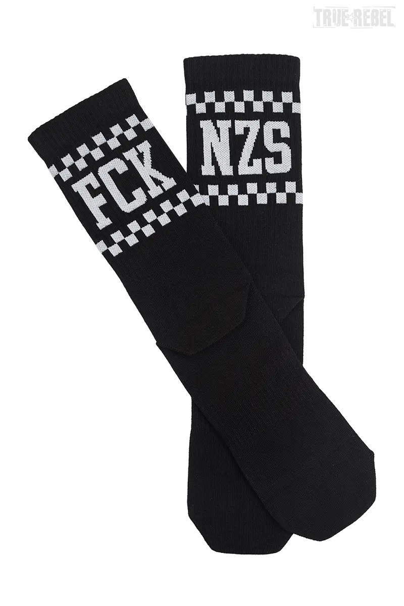 Schwarze Socken True Rebel Socks FCK NZS Checkerboard Black mit weiß-kariertem Muster
