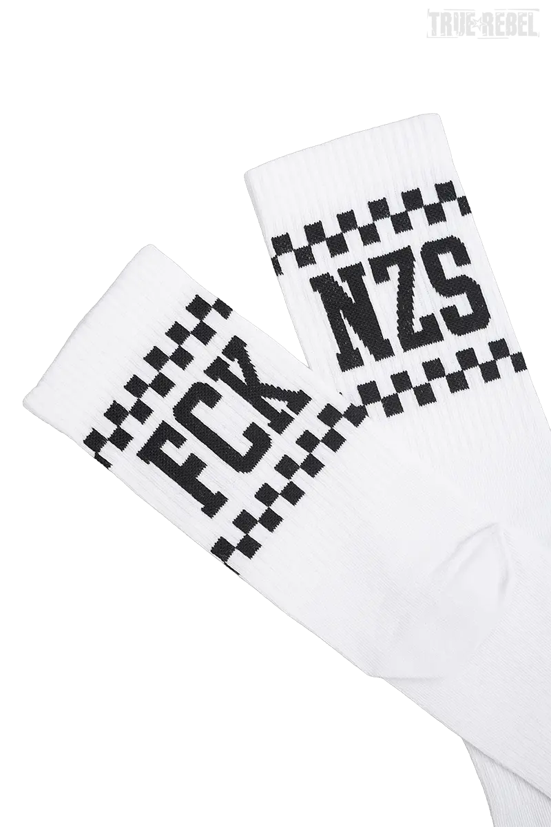 Weiße Socken True Rebel Socks FCK NZS Checkerboard White mit schwarz-kariertem Muster