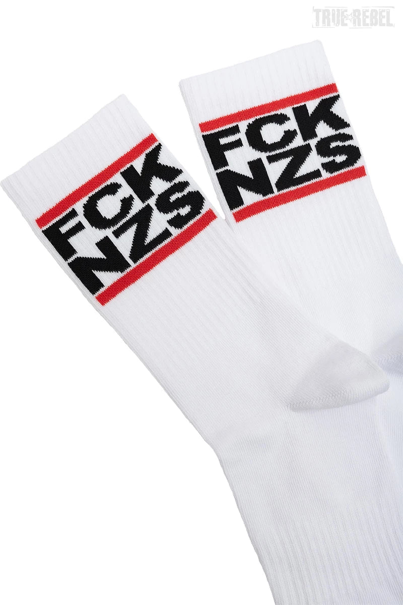 Weiße Socks Classic White mit klassischem FCK NZS Logo von True Rebel