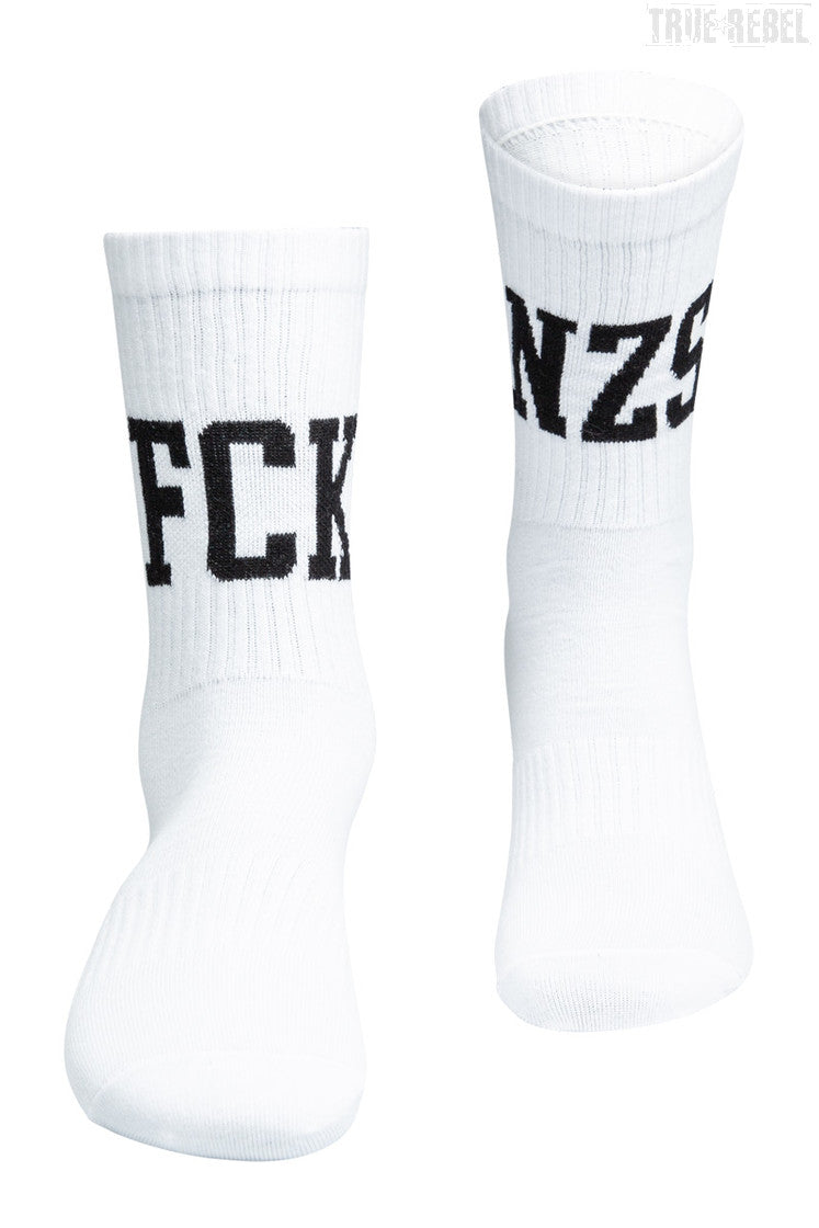Weiße Socks FCK NZS White mit FCK NZS Schriftzug von True Rebel