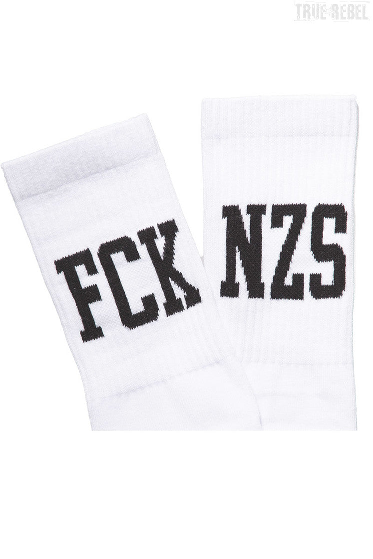 Weiße Socks FCK NZS White mit FCK NZS Schriftzug von True Rebel