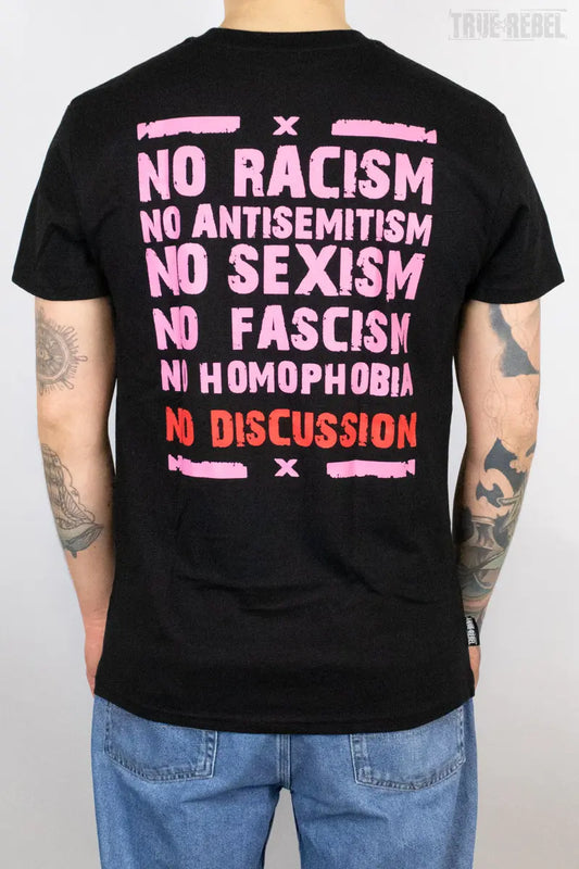 Schwarzes No Discussion T-Shirt mit kleinem Brustdruck und großem Rückendruck von True Rebel