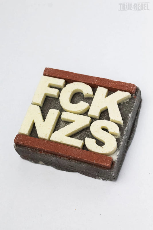 Seife in Form des klassischen FCK NZS Logo von True Rebel
