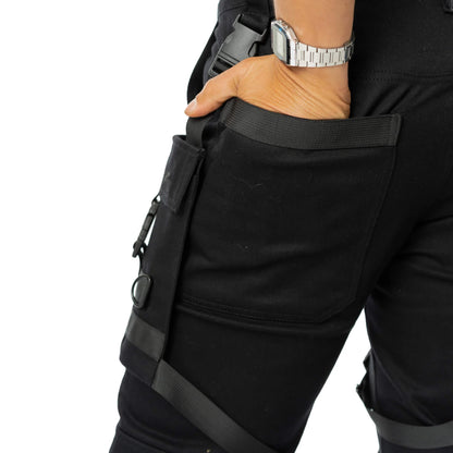 Schwarze lange Hose URBAN PANTS mit vielen Riemen und abnehmbaren Taschen von Chemical Black