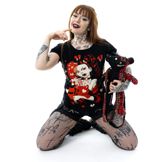 Schwarz-rotes Oberteil VOODOO VAMP T SHIRT mit detailliertem Print von Cupcake Cult