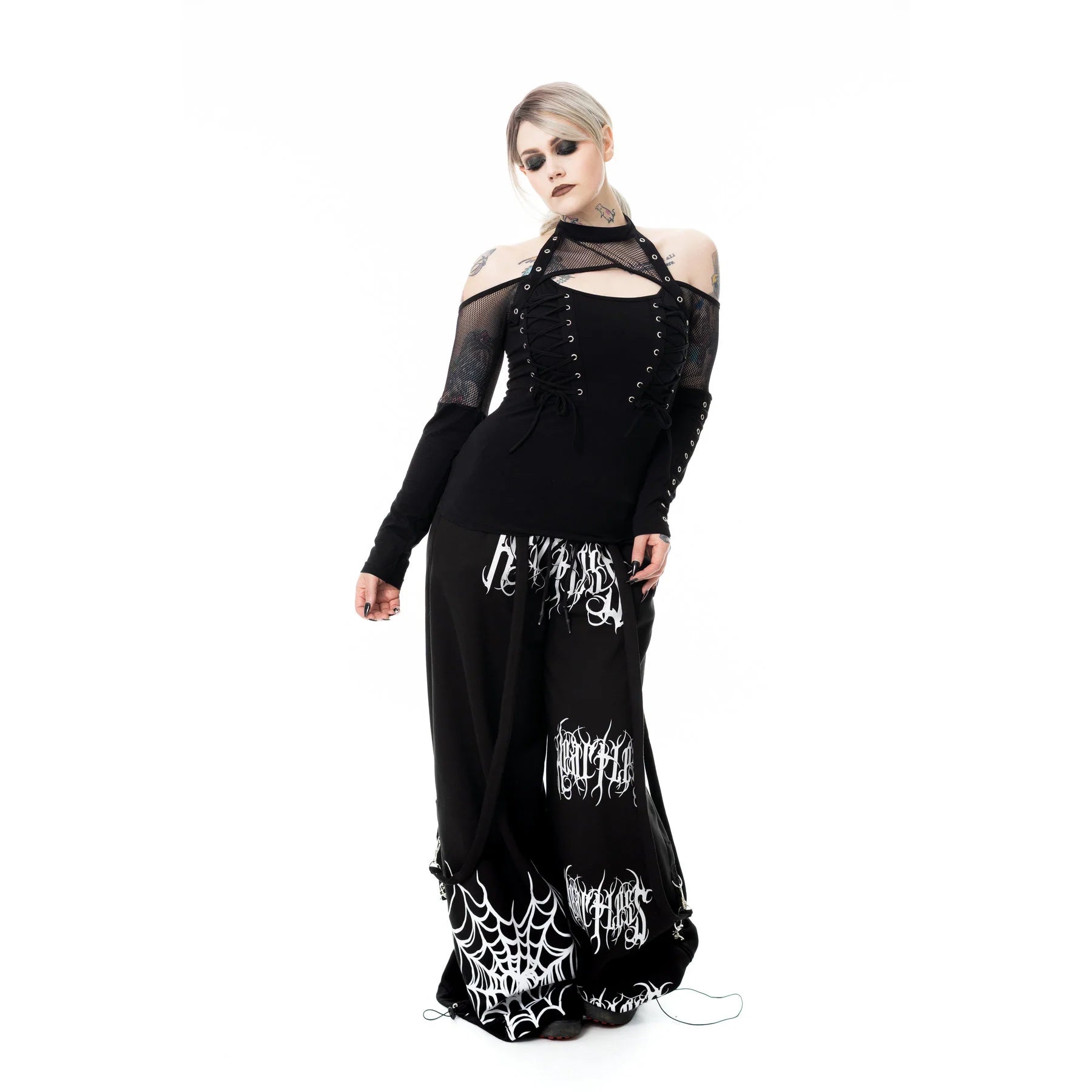 Schwarzes Oberteil WANETA TOP mit Meshelementen und Schnürung von Chemical Black