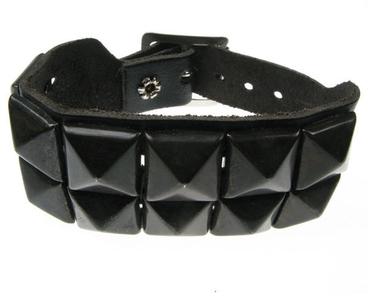 Armband 2reihig schwarze Pyramiedenniete