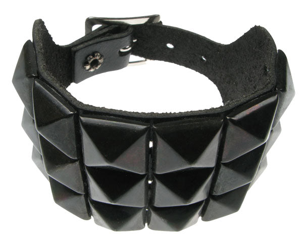 Breites Armband 3reihig schwarze Pyramiedenniete