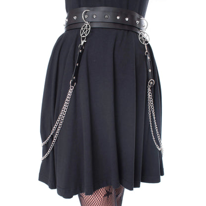 Schwarzer Gürtel WITCHLOCK BELT mit Ketten und Nieten von Heartless