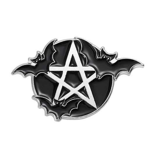 Kleiner, schwarzer Emaille-Anstecker PENTAGRAM BATS ENAMEL PIN mit Fledermäusen von Moon Attic