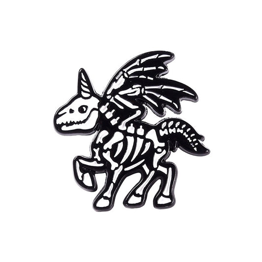 Kleiner Emaille-Anstecker BONE HORSE ENAMEL PIN mit Skelettpferd Design von Moon Attic