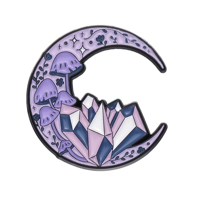 Kleiner, lilafarbender Emaille-Anstecker PURPLE MOON ENAMEL PIN mit Halbmond und vielen, kleinen Details von Moon Attic